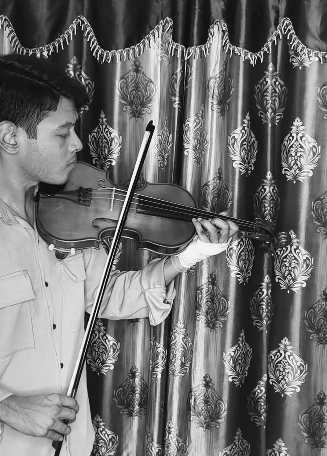 Rupam Naskar teaching violin